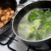 6 Cara Paling Tepat Mengolah Sayuran agar Nutrisinya Tidak Hilang