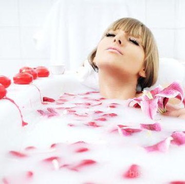 Cara Memutihkan Kulit Secara Alami dengan Organic Milk Bath