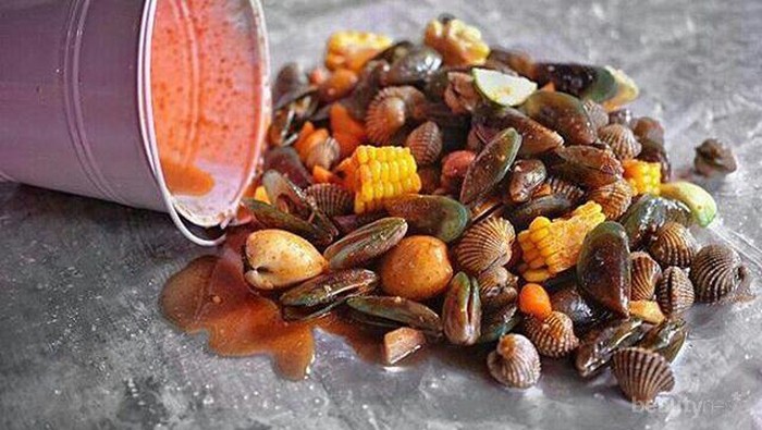 Enggak Hanya Hits, 5 Makanan di Bandung Ini Juga Lezat Lho!