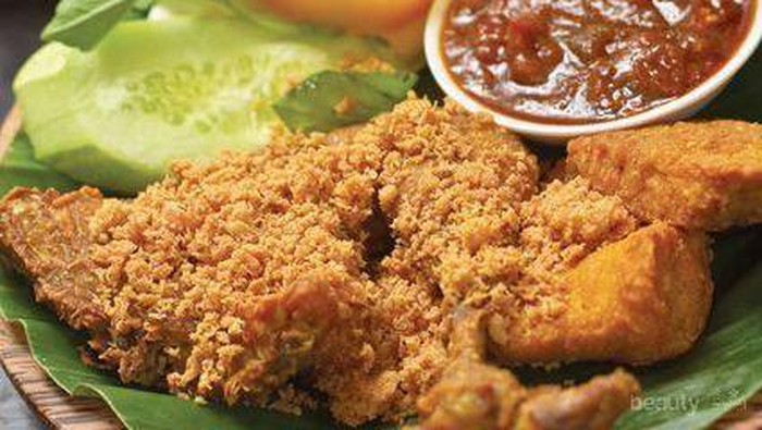 6 Rekomendasi Ayam Penyet di Jakarta yang Enak dan Irit di Kantong