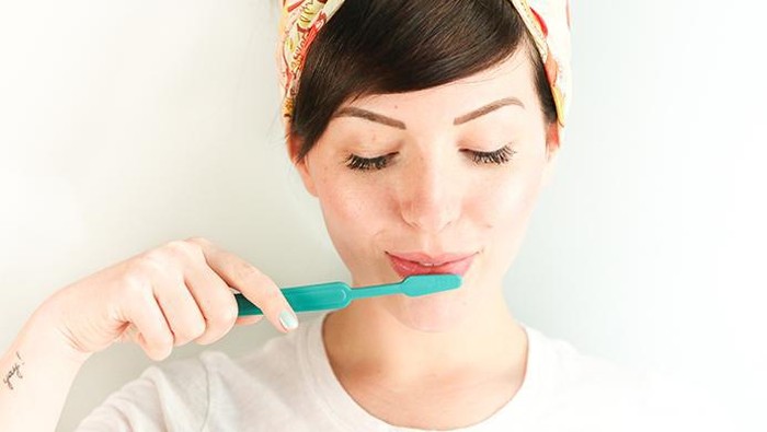 Bibirmu Kering dan Pecah-Pecah? 3 Cara Mudah Eksfoliasi Bibir Ini Bisa Membuatnya Lembut!