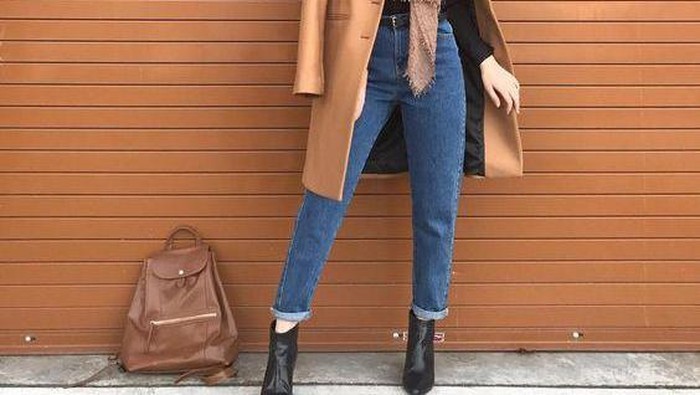 Tips Bergaya Vintage dengan Mix and Match Warna Hijab Cokelat