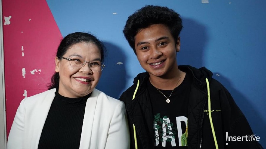 Bastian Steel, Si Manja yang Protektif Pada Ibunda Sosok Bastian Steel di mata ibunda, manja dan protektif.