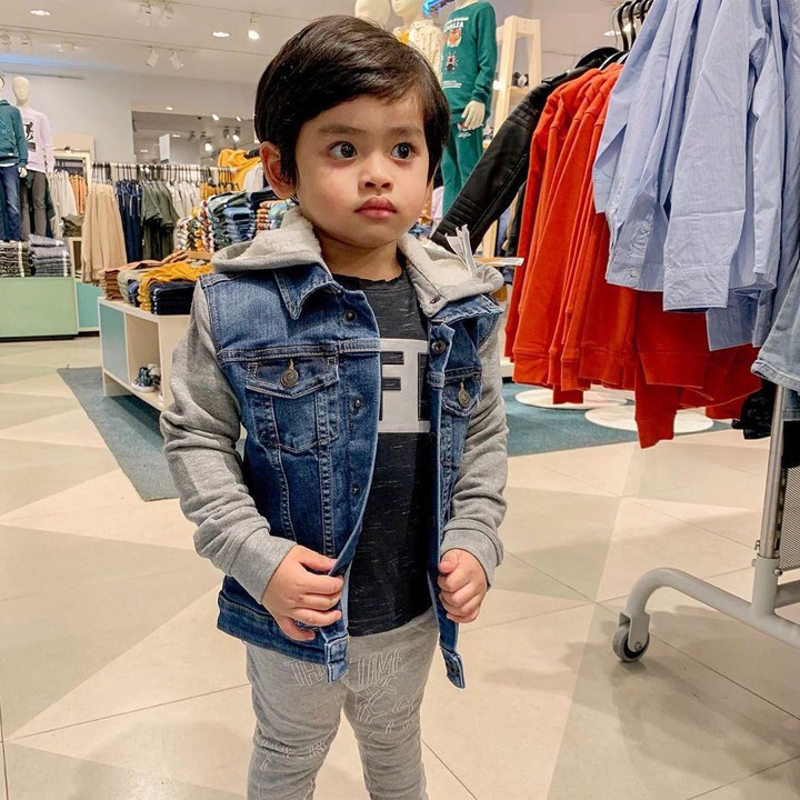 <p>Si jagoan cilik yang ganteng ini biasa dipanggil Baim. (Foto: Instagram @melodyprima)</p>
