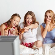 4 Film Wajib Tonton untuk Acara Sleepover dengan Teman yang Dijamin Seru!
