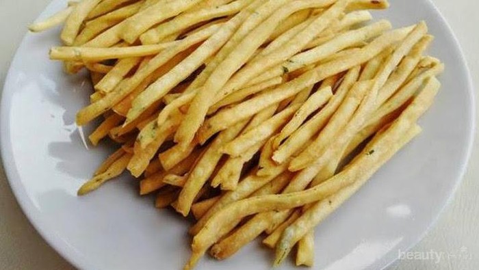 Super Renyah dan Lezat, Stik Kue Bawang Buatan Kamu Ini Pasti Jadi Favorit Saat Lebaran