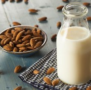 Yuk Coba Buat Almond Milk yang Sedang Populer Ini! Rendah Kalori, Sehat, dan Nikmat!