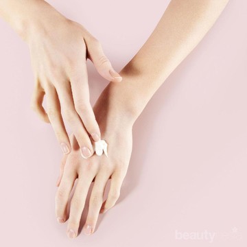 Punggung Tangan Hitam dan Kasar? Coba Hand Cream Terlaris dan Terbaik Dari Korea