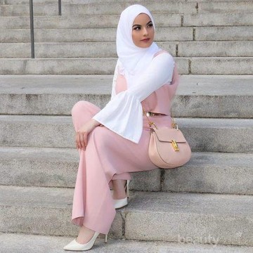 5 Tips Kombinasi Warna Baju yang Pas untuk Padu Padan Warna Hijab Merah Muda