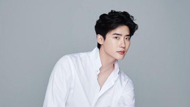 5 Drama Korea Romantis yang Dibintangi Aktor Tampan Lee Jong Suk