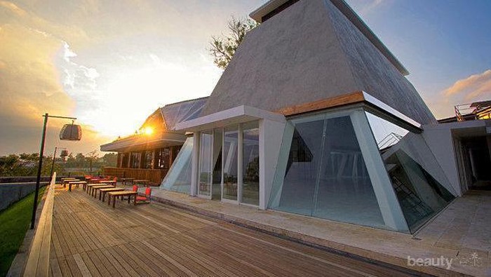 Jangan Mau Ketinggalan, Yuk Mampir ke 5 Restoran dengan View Mempesona di Bandung Ini!