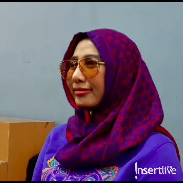 Dukung Social Distancing, Ratna Dilla Harap Kondisi Baik Cepat Kembali