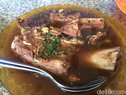 Selain Pallubasa Serigala, 10 Makanan Khas Makassar Ini Bikin Kangen!