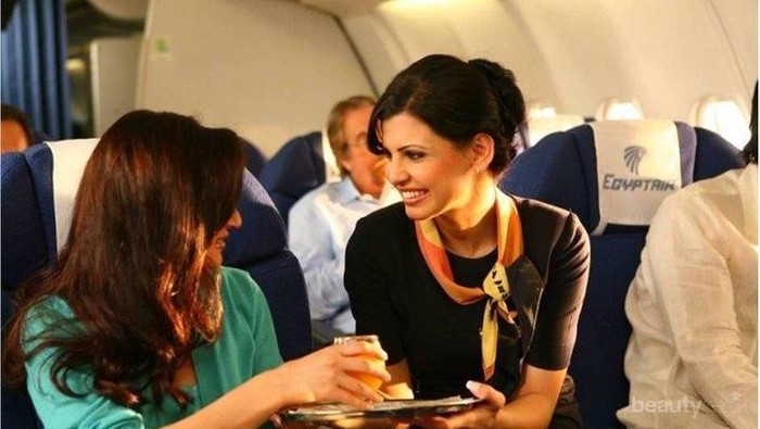 Buat yang Suka Bepergian, Ini Cara Menentukan Waktu Buka Puasa Saat di Pesawat!