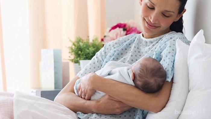 Hati-hati! Begini Lho Cara yang Tepat Menggendong Bayi Baru Lahir