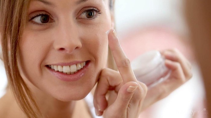 Kulit Berminyak di Daerah T-Zone? Itu Tanda Kulit Kombinasi, Atasi dengan Cara Ini!