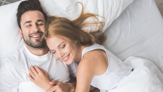 7 Posisi Bercinta Unik Yang Ampuh Bikin Hubungan Intim Menyenangkan 