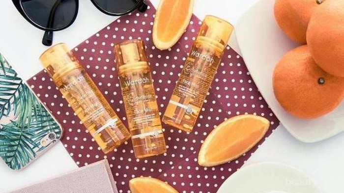 FaceMist Wardah dengan Kandungan Vitamin C yang Ampuh Menyegarkan dan Melembapkan Wajah