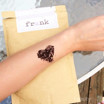Bekas Jerawat, Bekas Luka, Hingga Selulit Bisa Diatasi dengan Body Scrub Ini Lho!