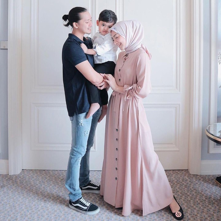 <p>Melody Prima menikah dengan Tommy Bagus Setiadi pada 2016 di usia 21 tahun. Mereka dikaruniai anak pertama pada Maret 2017. (Foto: Instagram @melodyprima)</p>
