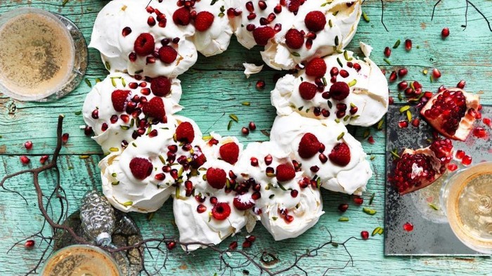 Resep Kue Simple untuk Tahun Baru, Coba Resep Pomegranate Pavlova