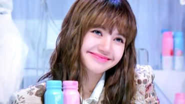 img-title Sedih, Pengakuan Penggemar Bikin Lisa BLACKPINK Banjir Air Mata