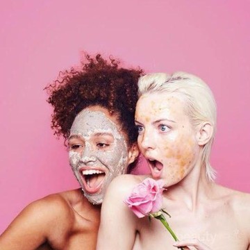 Wajah Cerah Berseri Berkat Charcoal Purifying Glow Mask yang Lagi Nge-hits Ini!