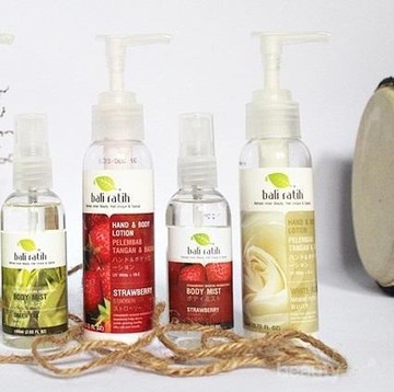 img-title Ingin Tubuh Wangi Sepanjang Hari? Gunakan 3 Body Mist Dari Merk Lokal Ini!