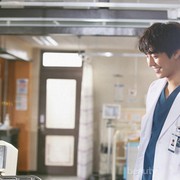 Berkarisma, Ini 10 Aktor yang Pernah Jadi Dokter di Drama Korea