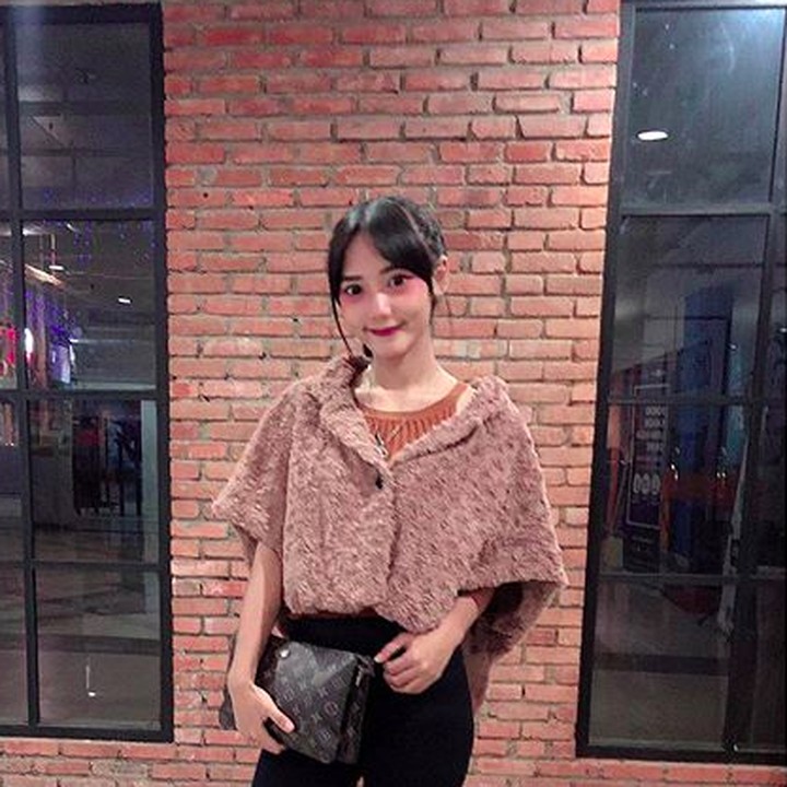 <p>Usianya terpaut lima tahun, kini Sarah berusia 23 tahun. (Foto: Instagram @sarahsheilka)</p>