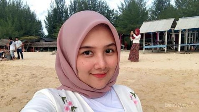 Style Hijab Calon Istri Sahrul Gunawan, Cantik & Bisa Ditiru!