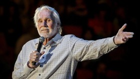 Musisi Legendaris Kenny Rogers Meninggal Dunia di Usia ke-81