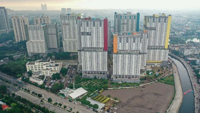 WISMA ATLET DISIAPKAN SEBAGAI RS DARURAT COVID-19 Foto aerial Wisma Atlet di Kemayoran, Jakarta, Jumat (20/3/2020). Presiden Joko Widodo menyatakan pemerintah telah menyiapkan Wisma Atlet Kemayoran sebagai rumah sakit darurat penanganan virus COVID-19 serta akan menjadi rumah isolasi bagi pasien yang rencannya akan dimulai Sabtu (21/3). ANTARA FOTO/Galih Pradipta/aww.