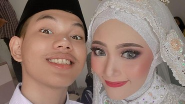 img-title Beda 4 Tahun, Mantan Penyanyi Cilik Tegar Mantap Nikahi Kekasih