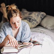 Baik untuk Kesehatan, Ini 6 Manfaat Baca Buku Sebelum Tidur