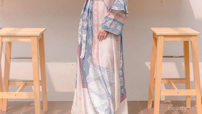 6 Model Gamis Populer ala Vebby Palwinta untuk Berbagai Acara