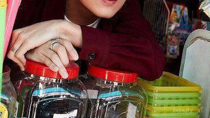 Lokal Banget! Idol Korea Selatan yang Punya Paras Kearifan Indonesia