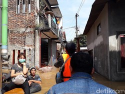 Banjir Kembali Rendam Dayeuhkolot Bandung, Warga Mengungsi