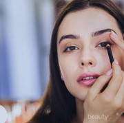 Cara Cegah Eyeliner Luntur, Biar Gak Bikin Mata Panda!