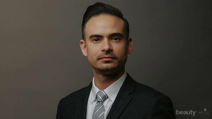 Dari Reporter hingga Aktor Terkenal, Berikut Perjalanan Karir Ashraf Sinclair Semasa Hidupnya!