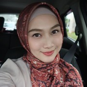 5 Gaya Hijab Melody Laksani yang Elegan, Cocok untuk Acara Formal