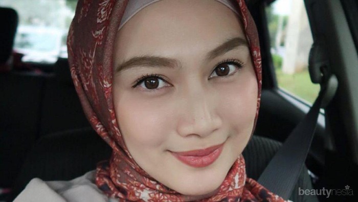 5 Gaya Hijab Melody Laksani yang Elegan, Cocok untuk Acara Formal