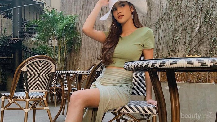 6 Inspirasi Outfit untuk Tubuh Tinggi ala Influencer Cantik Beby Def