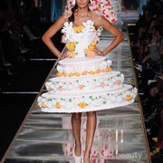Cake Dresses, Brand Ternama Moschino Obsesi Marie Antoinette Padukan Kue dan Fashion!