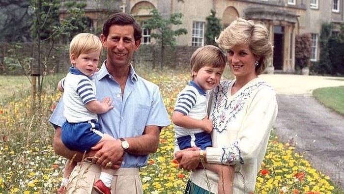 Putri Diana dan Pangeran Charles bersama William dan Harry