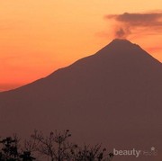 Dikenal Paling Angker, Berani Daki Gunung di Pulau Jawa Ini?