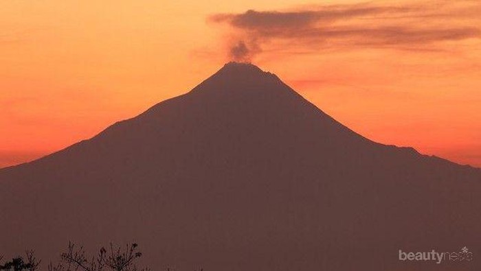 Dikenal Paling Angker, Berani Daki Gunung di Pulau Jawa Ini?