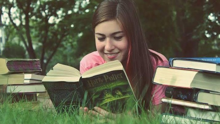 Buat Kamu Si Hobi Baca, Hindari 5 Kebiasaan Ini agar Mata Tetap Sehat