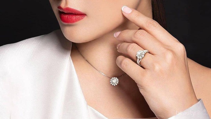 Panduan Pemula: Memilih Shade Lipstik Sesuai Warna Kulit