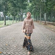 5 Inspirasi Padupadan Atasan dengan Bawahan Kain Batik untuk Kondangan